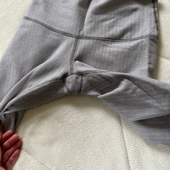 RARE LULULEMON WUNDER UNDERS - Picture 6 of 8